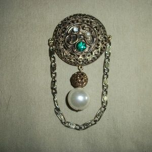 Brooch